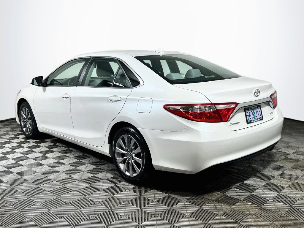 Certified 2017 Toyota Camry XLE w/ Moonroof Package FWD image 5