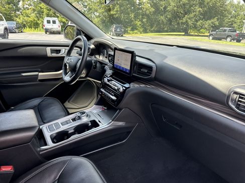 Used 2024 Ford Explorer Limited RWD image 38