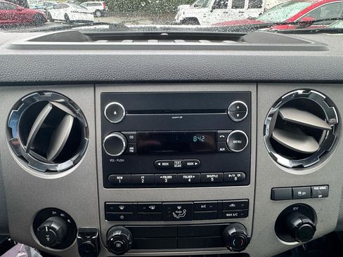 Used 2016 Ford F250 XLT w/ XLT Premium Package image 24