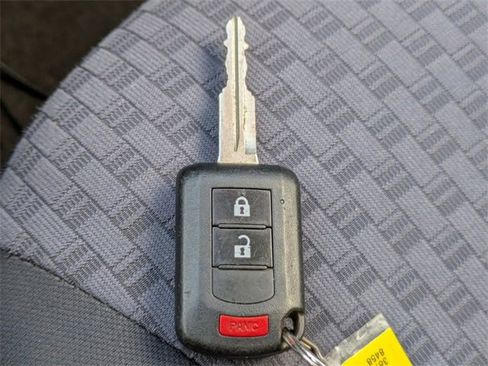 Used 2017 Mitsubishi Mirage ES image 28