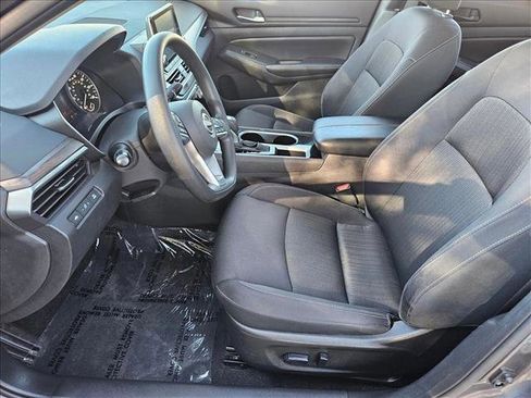 Used 2024 Nissan Altima 2.5 SV image 14