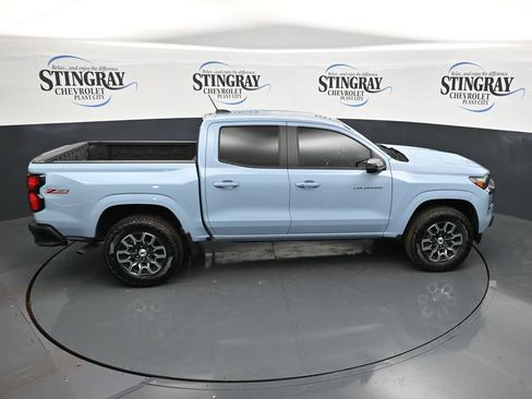 Used 2025 Chevrolet Colorado Z71 w/ Technology Package AWD/4WD image 25