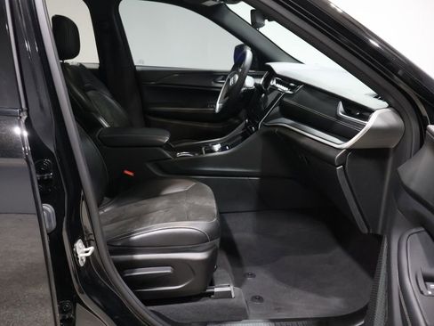 Used 2024 Jeep Grand Cherokee Altitude image 26