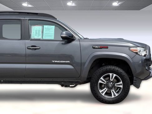 Used 2019 Toyota Tacoma TRD Sport AWD/4WD image 35