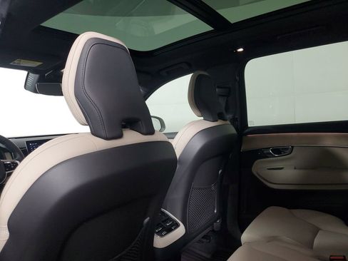 Certified 2025 Volvo XC90 B6 Core w/ Climate Package AWD/4WD image 16