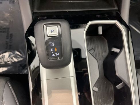 Used 2025 Mitsubishi Outlander SE image 14