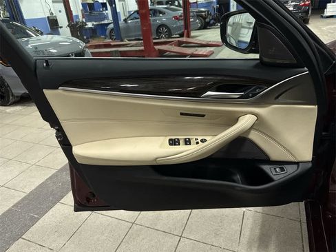 Used 2023 BMW 530i xDrive w/ Premium Package image 31