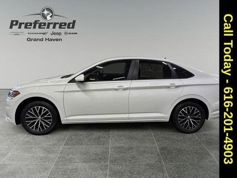 Used 2020 Volkswagen Jetta SEL image 9