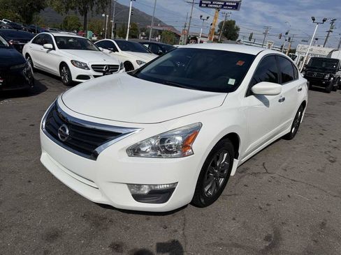 Used 2015 Nissan Altima 2.5 S w/ Sport Value Package FWD image 3