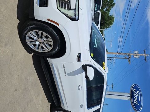Used 2025 GMC Yukon XL Denali AWD/4WD image 9