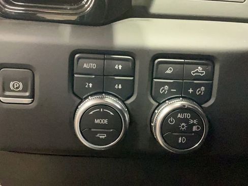 Used 2022 GMC Sierra 1500 AT4 w/ AT4 Preferred Package AWD/4WD image 10