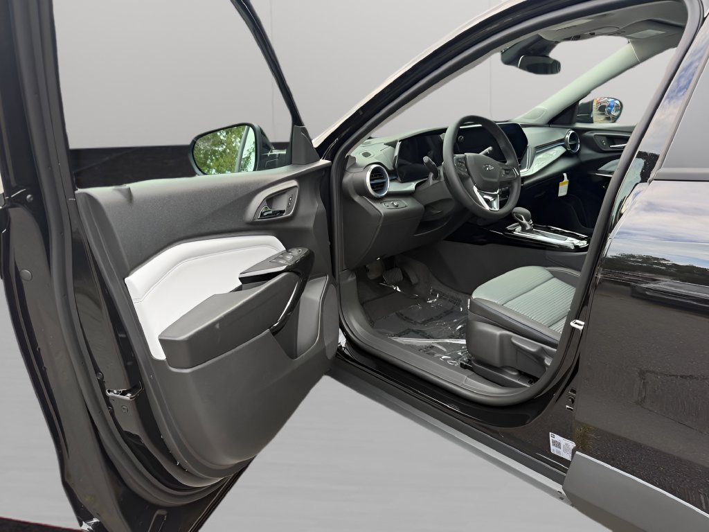 New 2026 Chevrolet Trax LT w/ Driver Confidence Package FWD image 16
