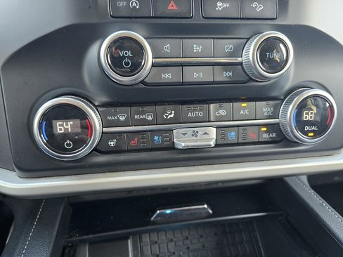 Used 2024 Ford Expedition XLT image 13