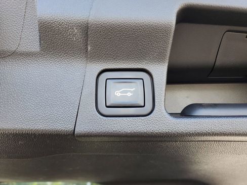 Used 2023 GMC Acadia SLE w/ Driver Convenience Package image 31