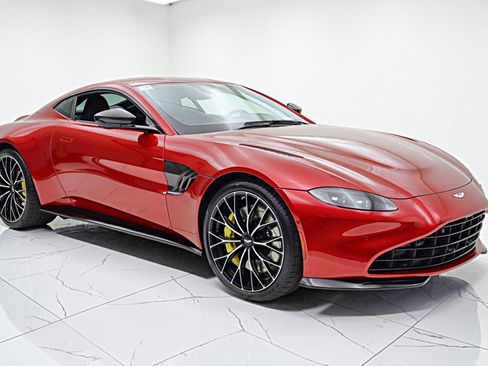 Used 2023 Aston Martin V8 Vantage Coupe RWD image 24