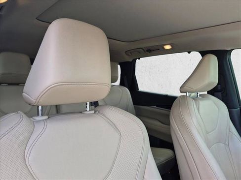 Used 2023 INFINITI QX60 Sensory w/ Vision Package AWD/4WD image 18