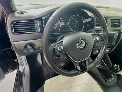 Used 2016 Volkswagen Jetta Sport image 11