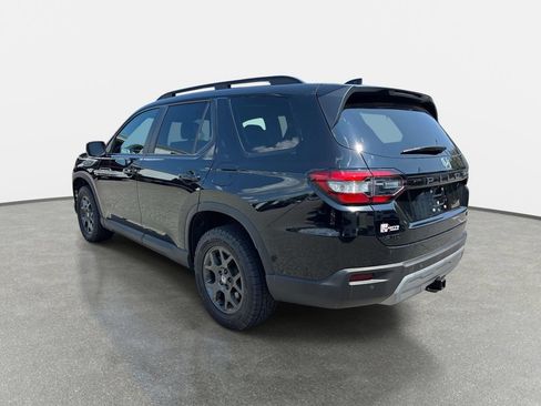 Used 2025 Honda Pilot TrailSport image 6