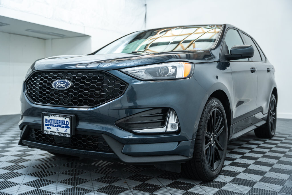 Used 2022 Ford Edge ST-Line w/ Class II Trailer Tow Package AWD/4WD image 3