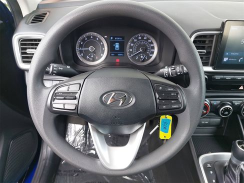 Used 2022 Hyundai Venue SE image 16