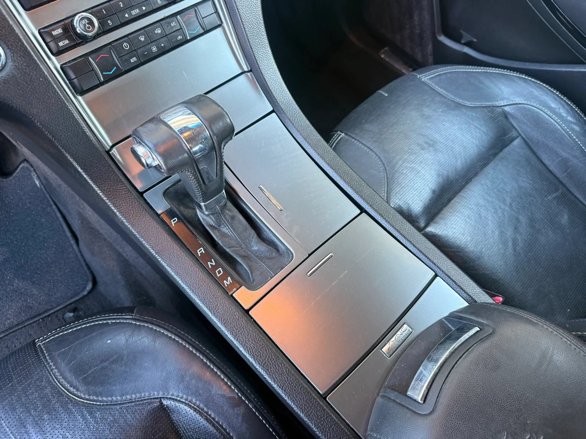 Used 2010 Ford Taurus Limited FWD image 21