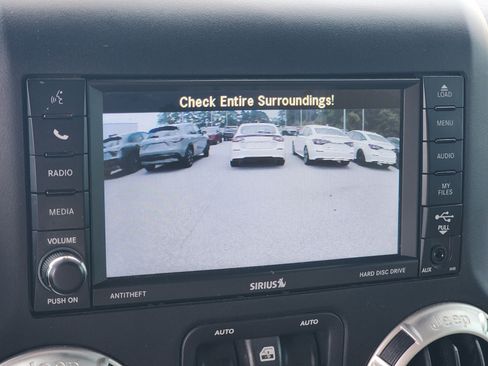 Used 2017 Jeep Wrangler Unlimited Rubicon w/ Cold Weather Group image 22