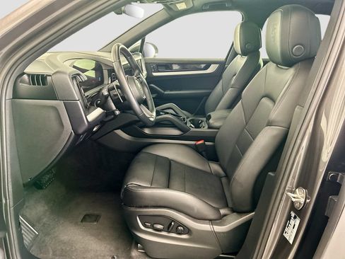 Used 2024 Porsche Cayenne AWD/4WD image 18