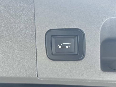 Used 2018 Cadillac XT5 Luxury w/ Driver Awareness Package image 10