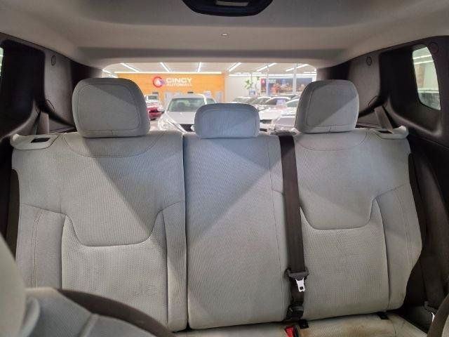 Used 2016 Jeep Renegade Latitude FWD image 34