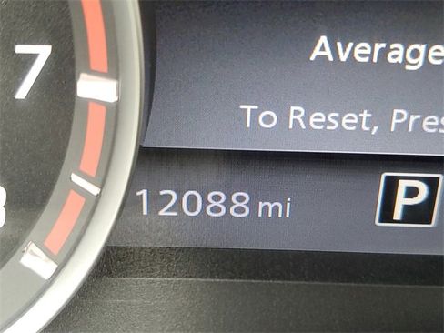 Certified 2024 Nissan Titan SV w/ SV Convenience Package image 12