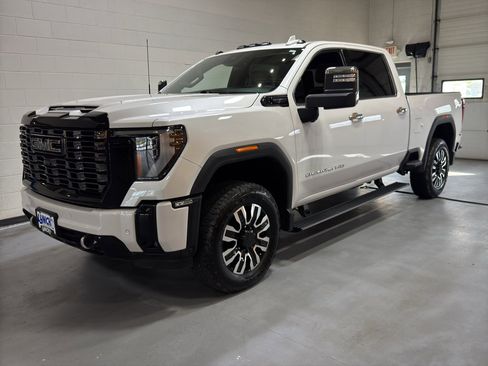 Used 2025 GMC Sierra 3500 Denali Ultimate AWD/4WD image 13
