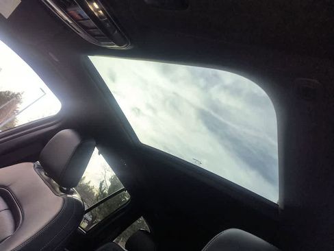 New 2025 Jeep Grand Cherokee Limited w/ Luxury Tech Group II image 22