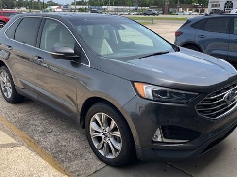 Used 2019 Ford Edge Titanium w/ Equipment Group 301A FWD image 3