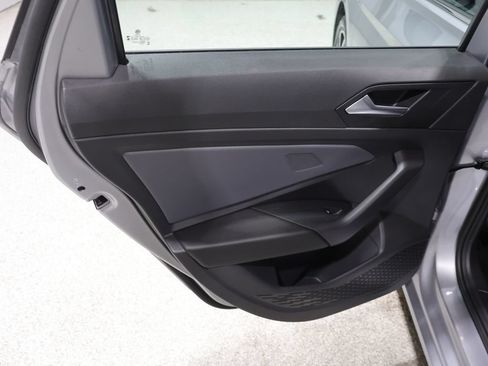 Used 2025 Volkswagen Jetta SE FWD image 20