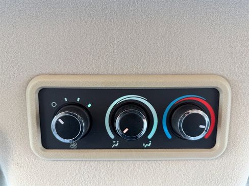 Used 2019 Chevrolet Express 3500 LS image 28