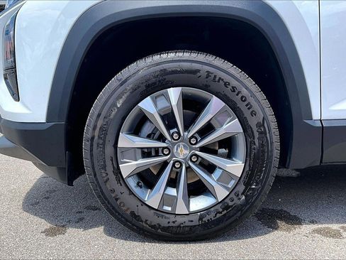 Used 2026 Chevrolet Equinox LT FWD image 2