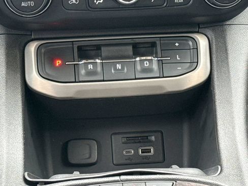 Used 2021 GMC Acadia Denali w/ Denali Technology Package AWD/4WD image 22