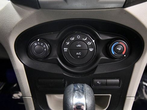 Used 2013 Ford Fiesta SE image 26