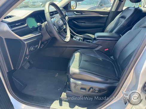 Used 2023 Jeep Grand Cherokee Limited AWD/4WD image 12