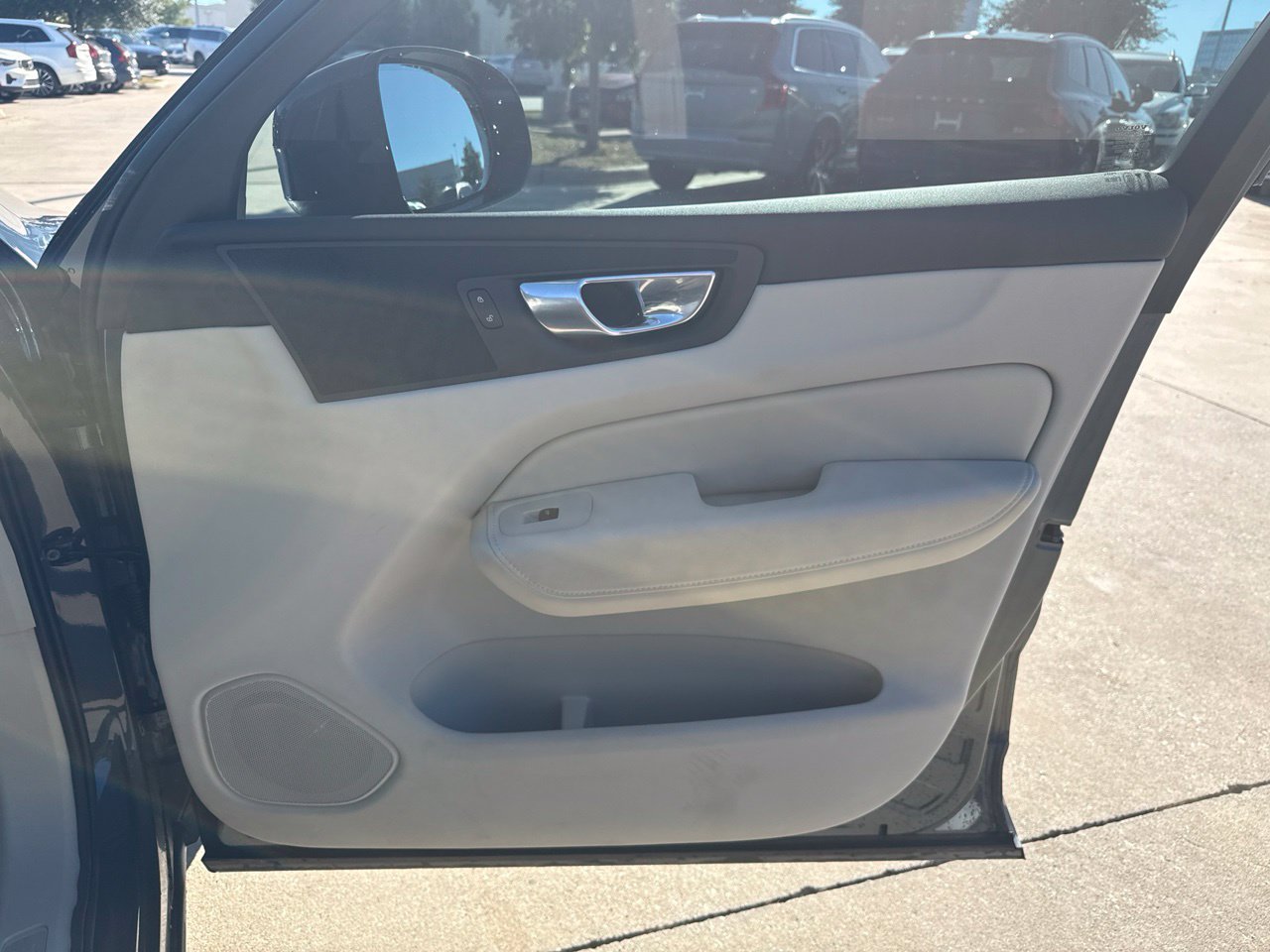 Used 2025 Volvo XC60 T8 Plus w/ Protection Package Premier AWD/4WD image 11