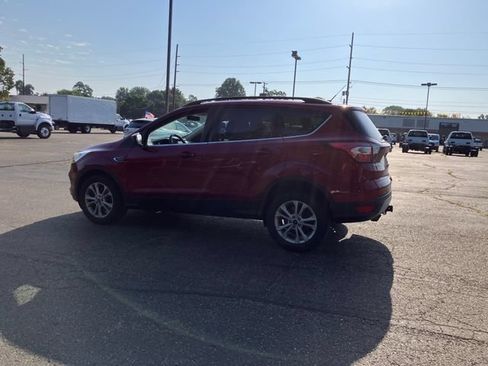 Used 2017 Ford Escape SE w/ Equipment Group 201A AWD/4WD image 3