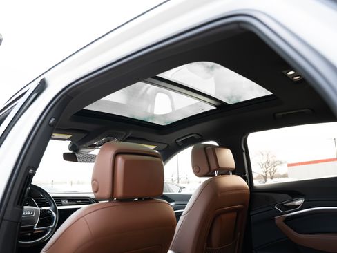 Certified 2024 Audi Q8 e-tron Premium Plus w/ Premium Plus Package image 29