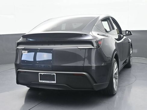Used 2026 Tesla Model Y 2WD image 5