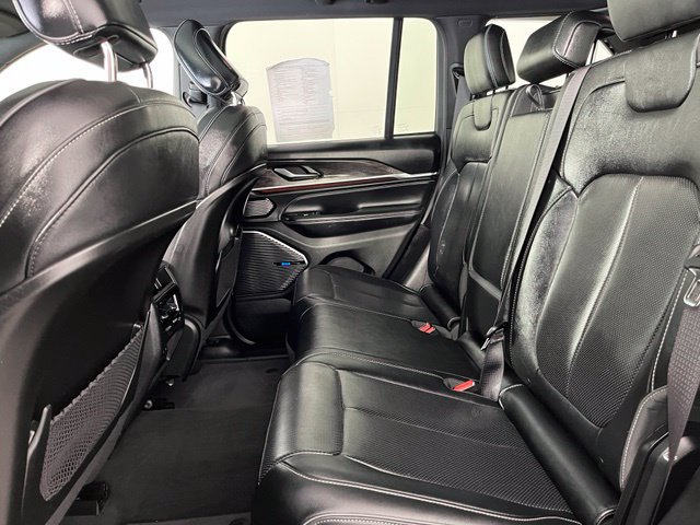 Used 2022 Jeep Grand Cherokee Overland AWD/4WD image 41