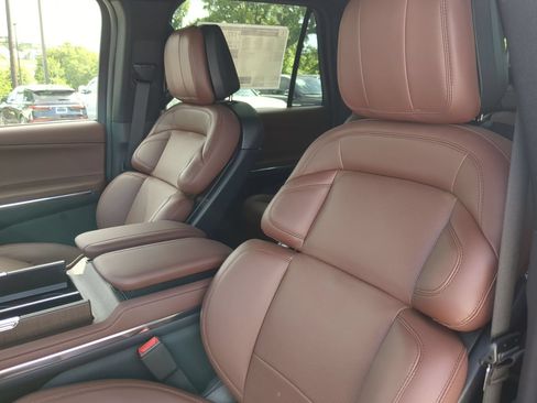 New 2026 Lincoln Navigator L Reserve AWD/4WD image 10