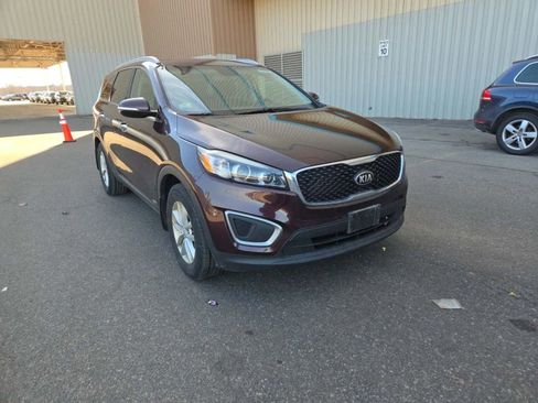 Used 2016 Kia Sorento LX w/ LX Convenience Package image 4