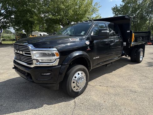 New 2024 RAM 5500 Laramie image 3