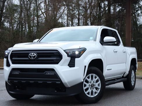 Used 2025 Toyota Tacoma SR5 image 1
