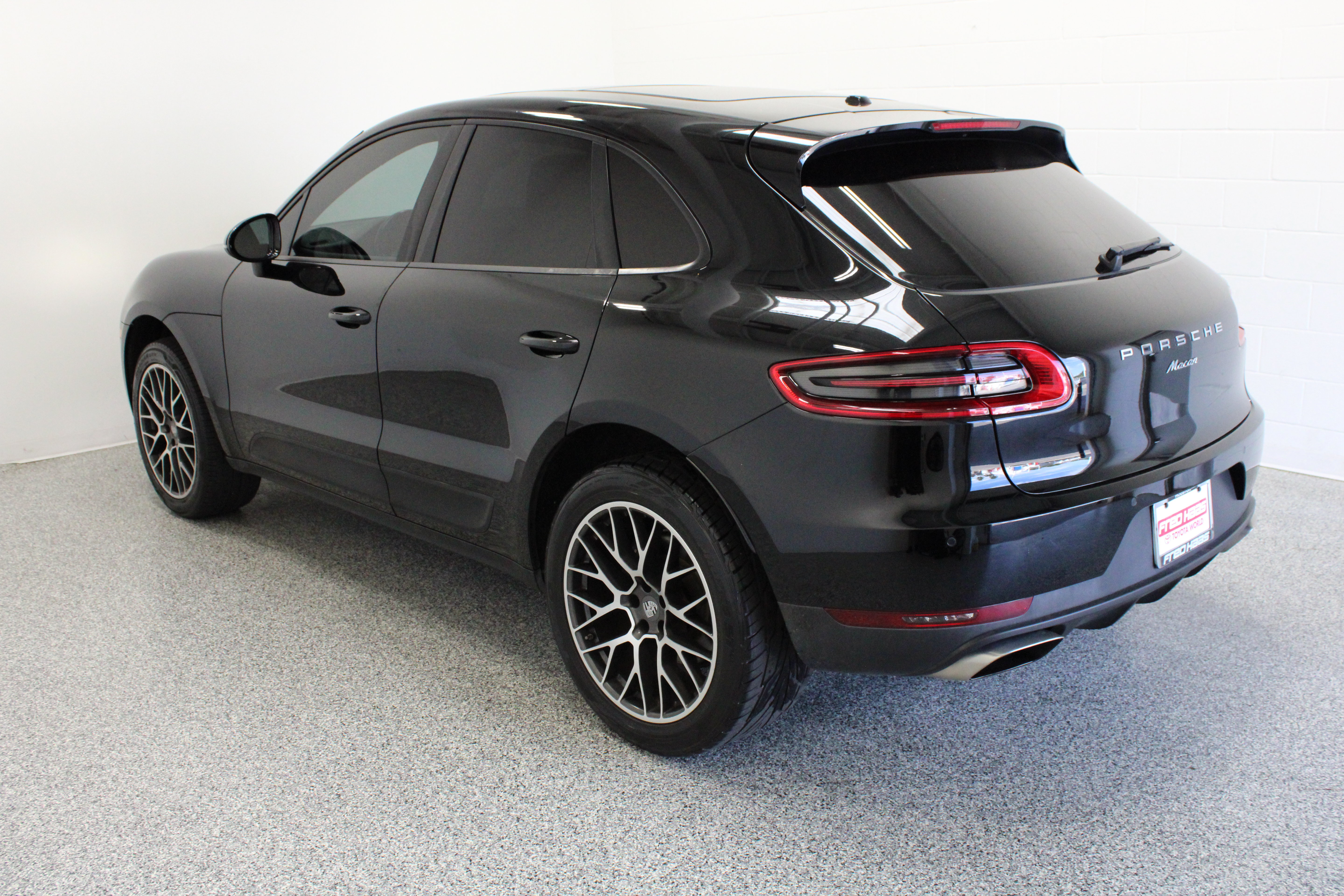 Used 2018 Porsche Macan Sport Edition AWD/4WD image 9