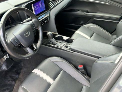 Used 2025 Toyota Camry SE FWD image 4
